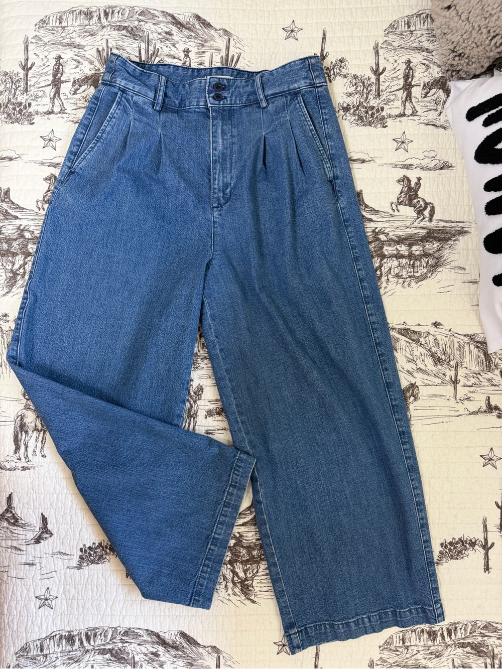 Madewell Women’s Pleated High Waisted Jeans